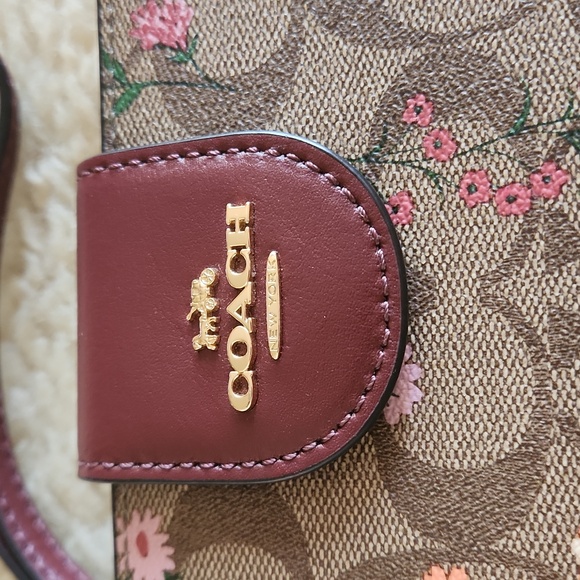 Beautiful Coach Signature Wildflower Snap Wallet/Wristlet πΈπ€π - Picture 2 of 16